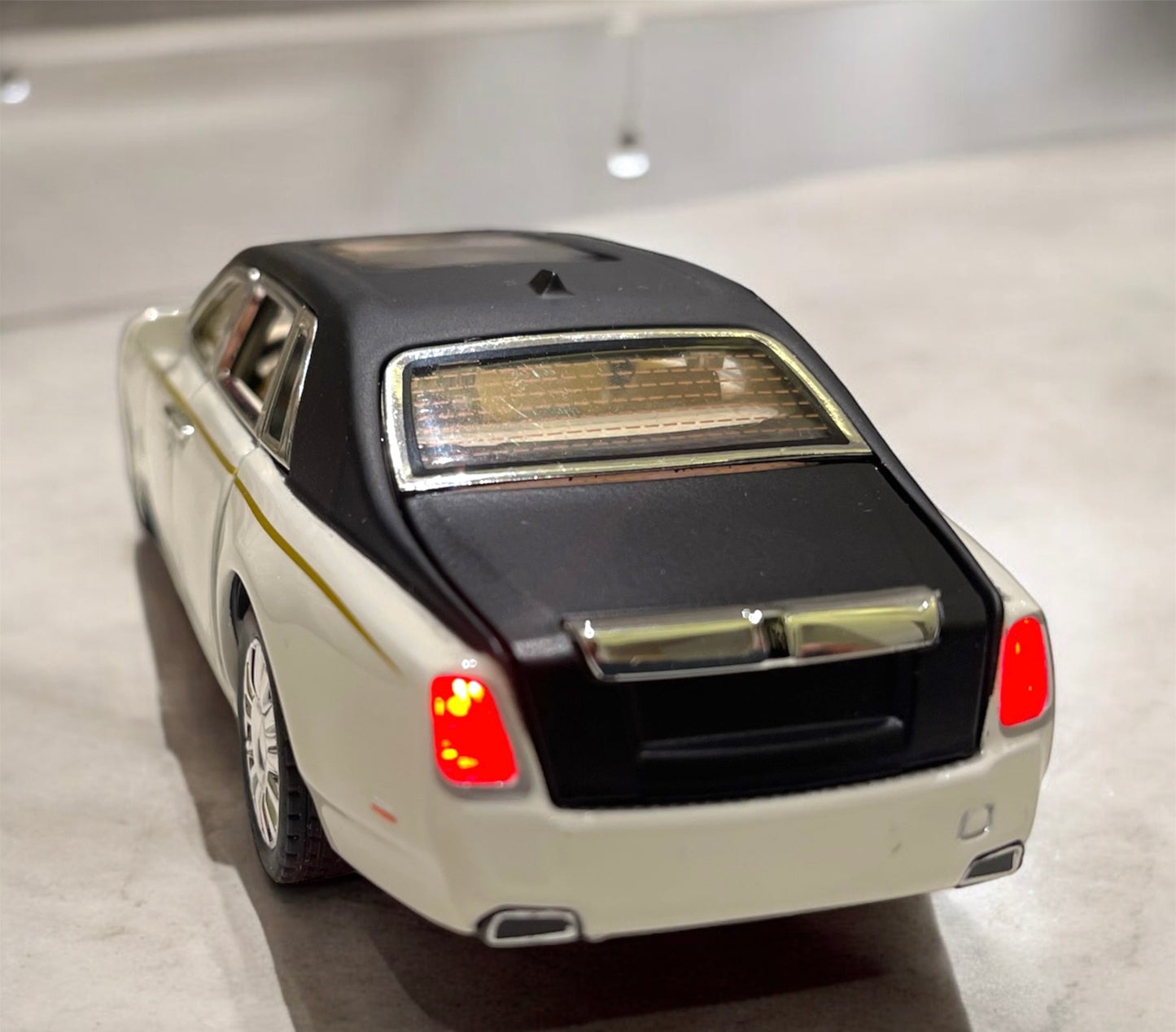 1:38 & 1:32 Rolce Royce Phantom Die cast Car : Lights , Sounds , Opening doors and Boot.